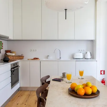Apartman Plum Guide - Snapdragon *